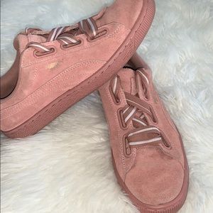 Rose Suede Pumas